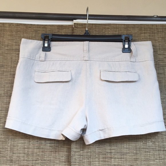 LBK khaki cotton linen cuffed shorts size 9. - Picture 2 of 4